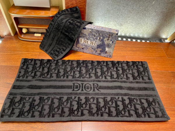 Dior towel hot sale