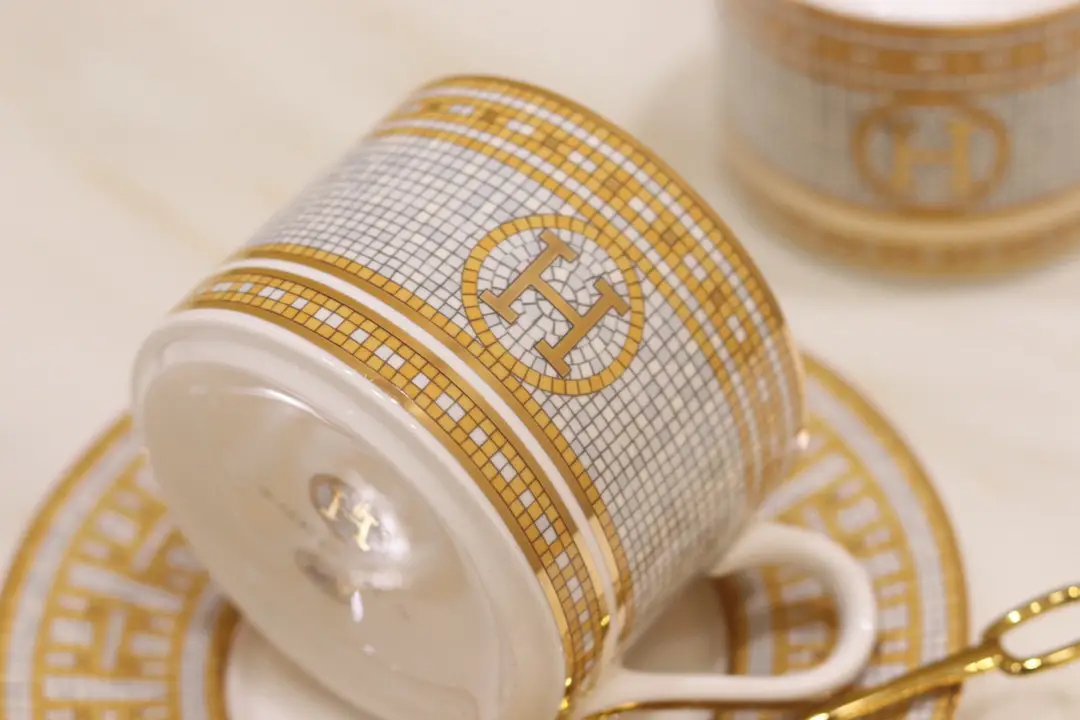 hermès Mosaique H au 24 Gold Tea Cups and Saucers set
