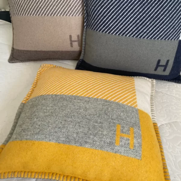 Hermes clearance h pillow