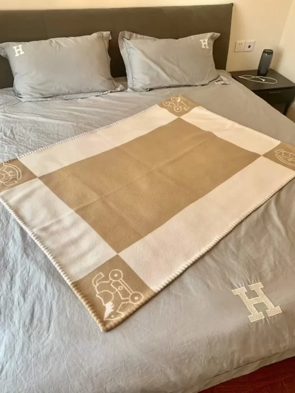 Hermes avalon baby online blanket